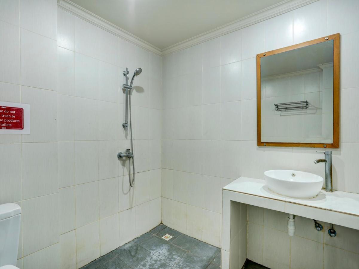 Oyo 3950 The Ratna Hotel Kuta Lombok Extérieur photo