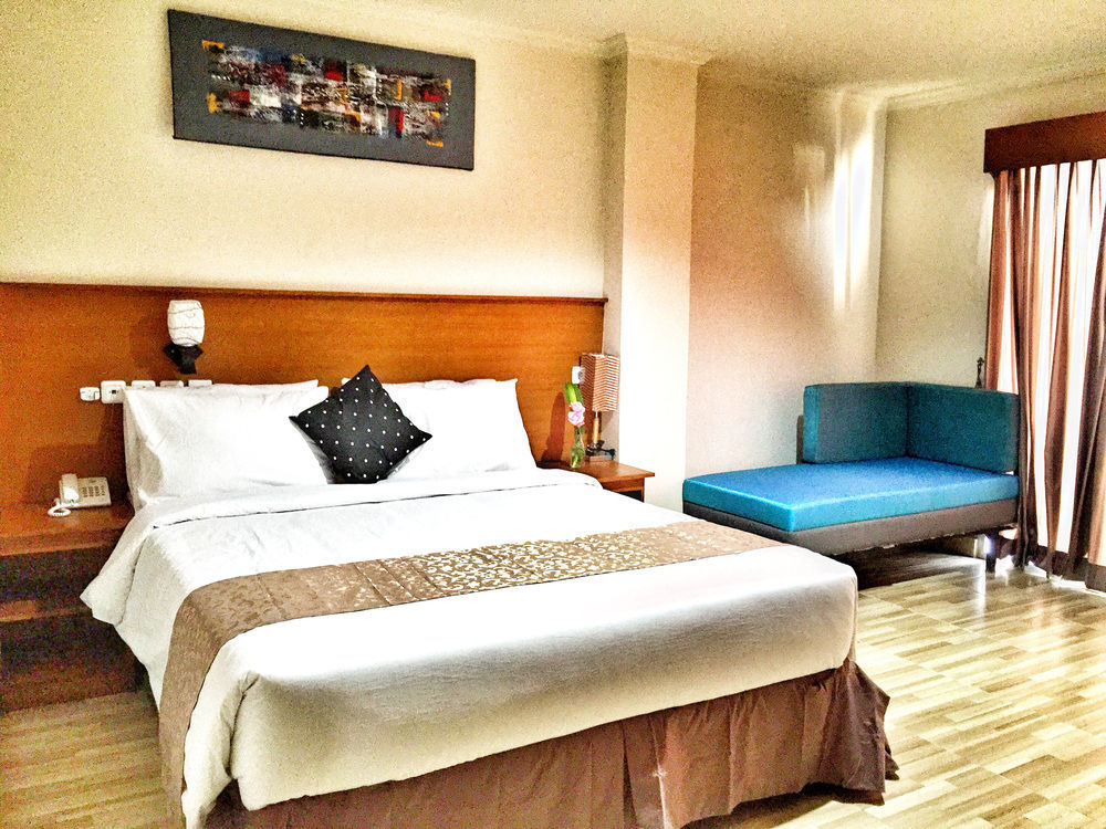 Oyo 3950 The Ratna Hotel Kuta Lombok Extérieur photo