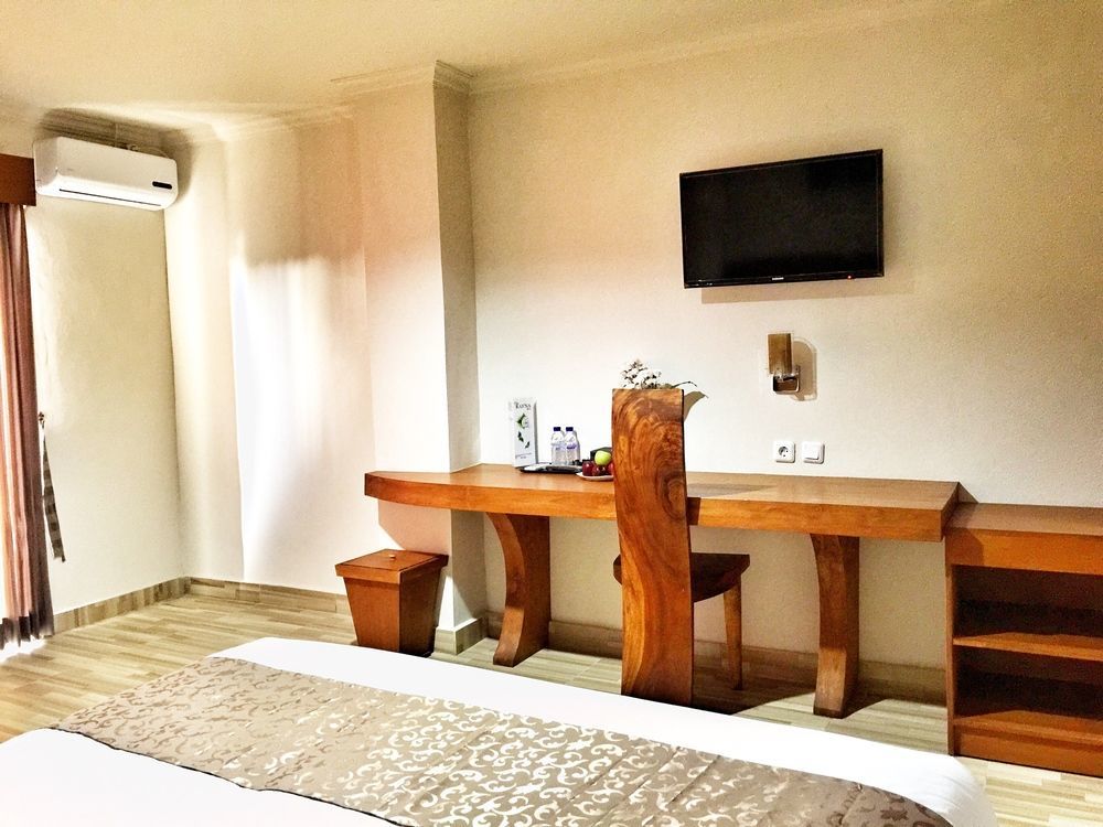 Oyo 3950 The Ratna Hotel Kuta Lombok Extérieur photo