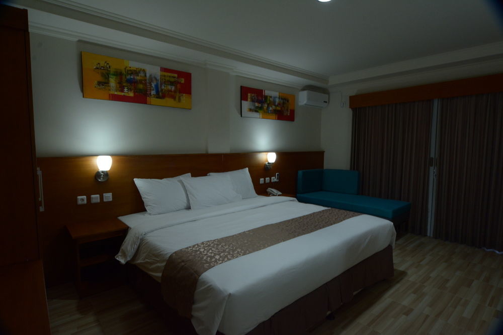 Oyo 3950 The Ratna Hotel Kuta Lombok Extérieur photo