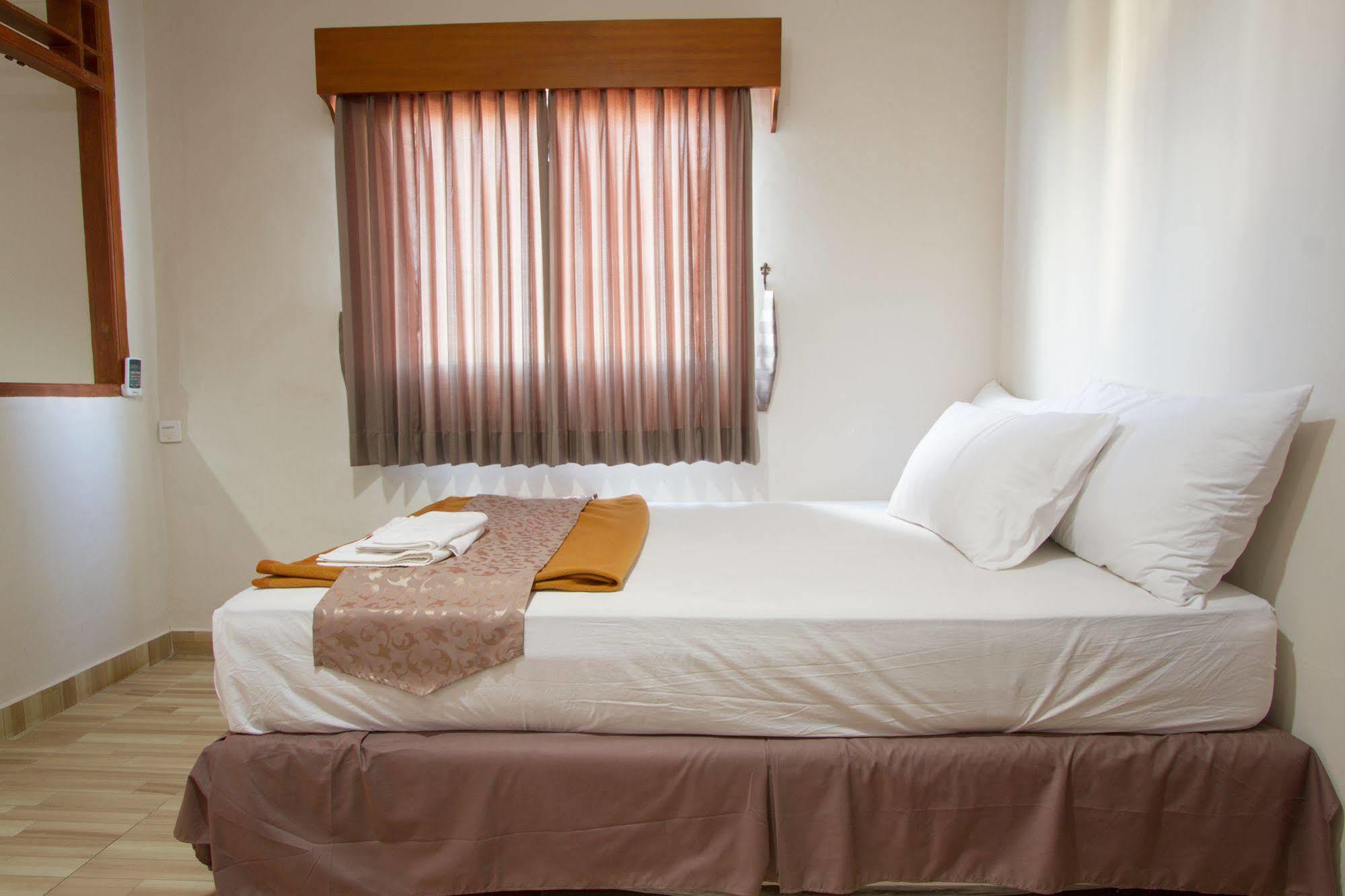 Oyo 3950 The Ratna Hotel Kuta Lombok Extérieur photo