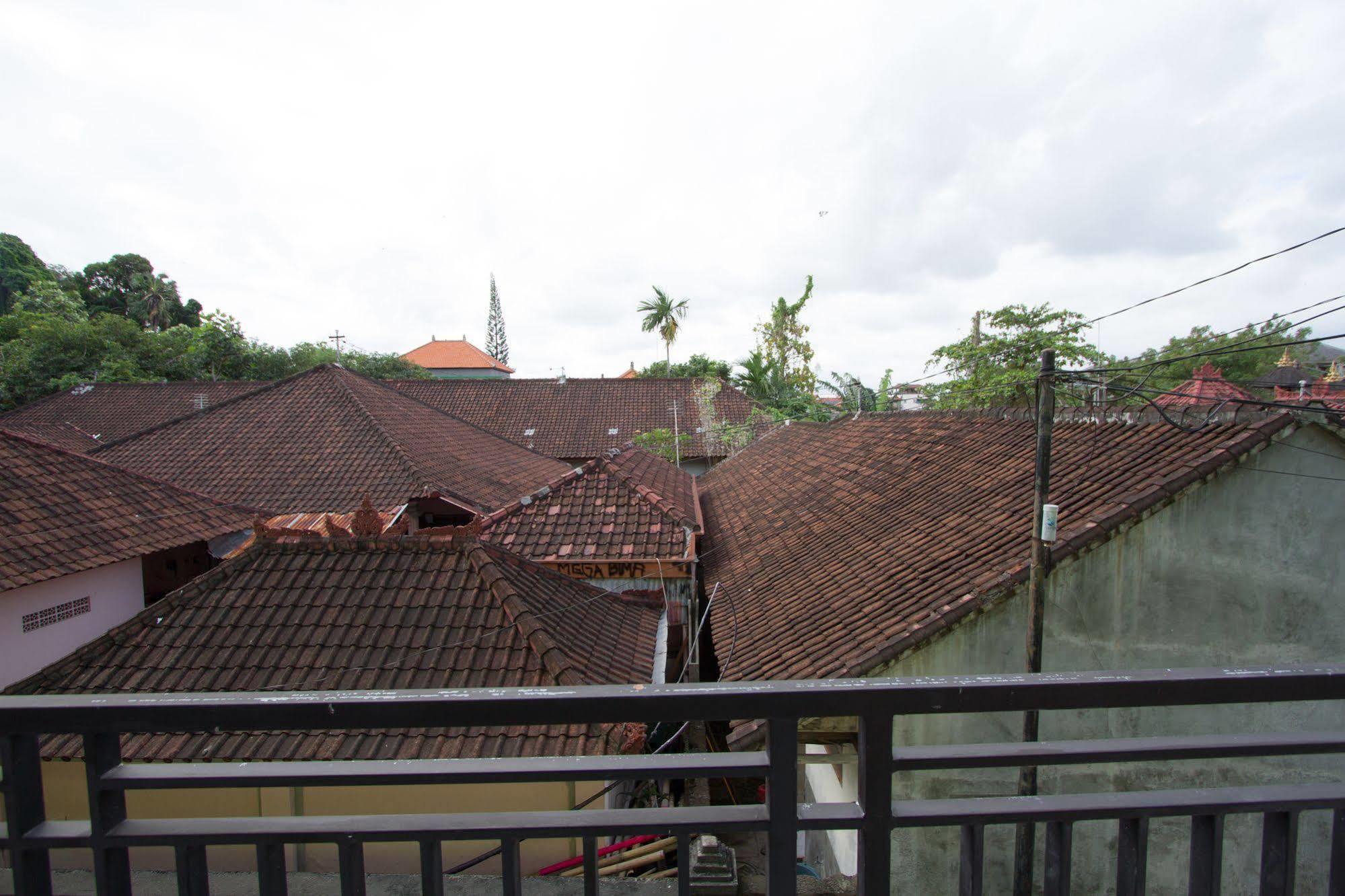 Oyo 3950 The Ratna Hotel Kuta Lombok Extérieur photo